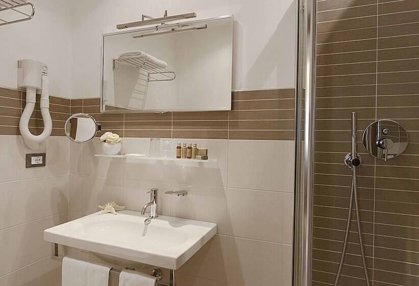 اتاق استاندارد چهار تخته, Mariver