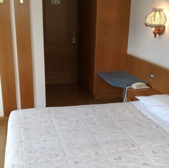 스탠다드 트리플 룸, Ottoz Meublé