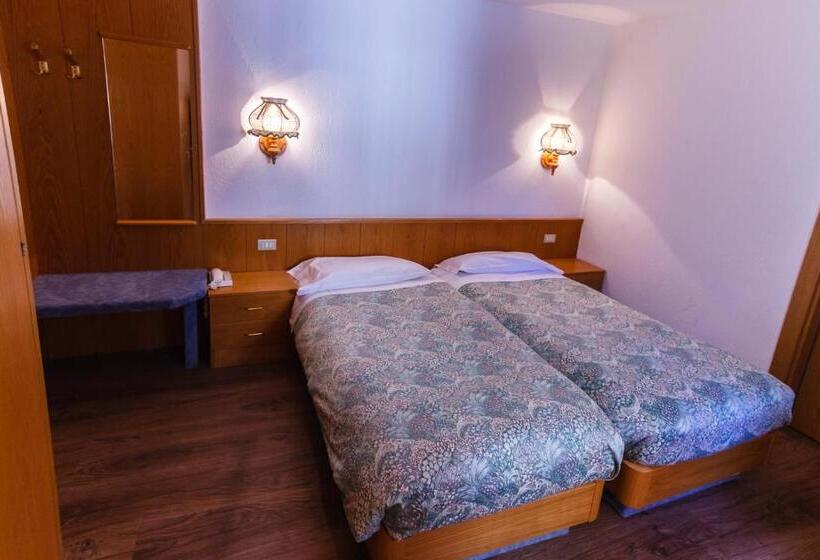 이코노미 룸, Ottoz Meublé