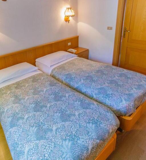 이코노미 룸, Ottoz Meublé