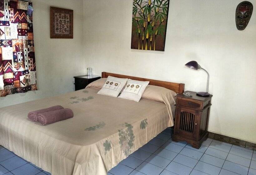 בקתה, Temple Cafe & Seaside Cottages