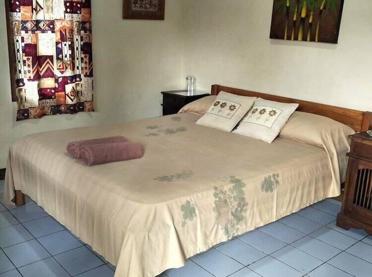 בקתה, Temple Cafe & Seaside Cottages