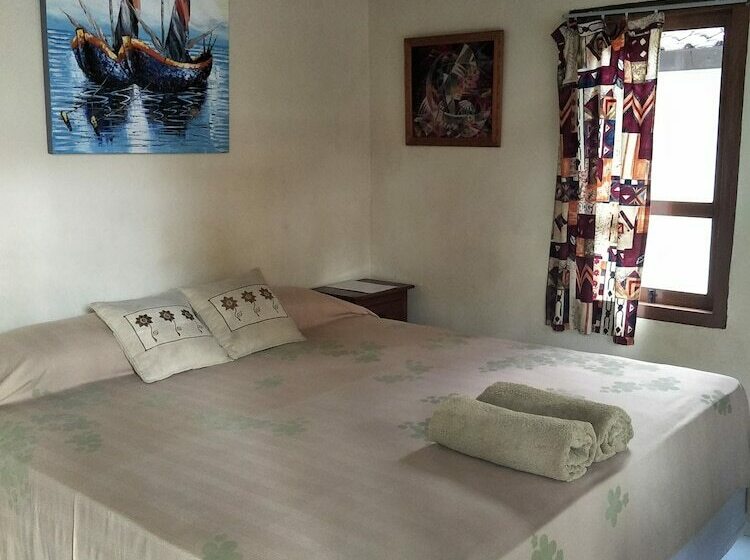 בקתה, Temple Cafe & Seaside Cottages