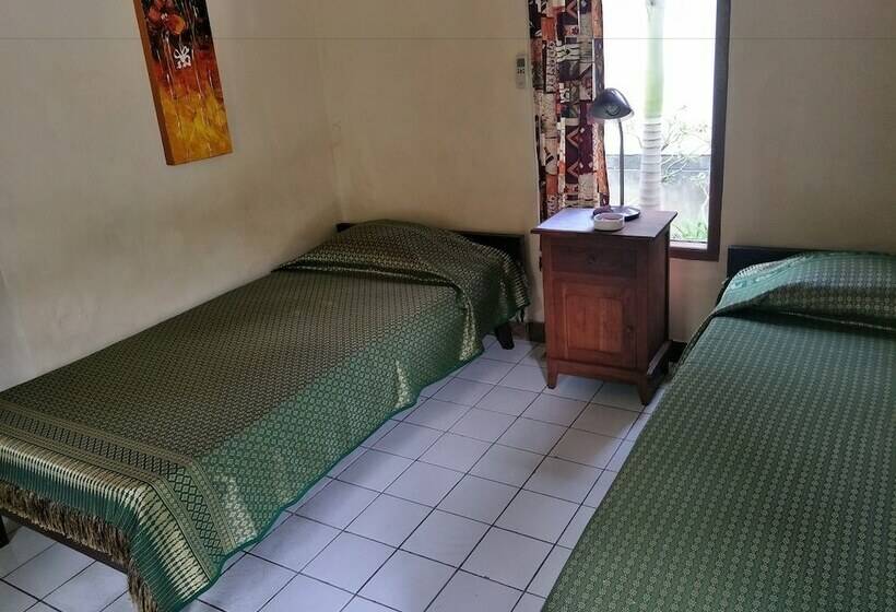 בקתה, Temple Cafe & Seaside Cottages