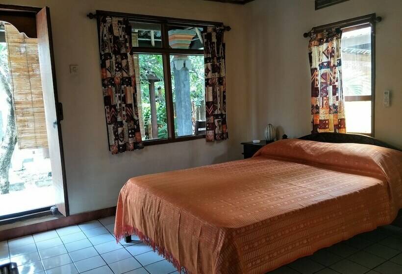 בקתה, Temple Cafe & Seaside Cottages