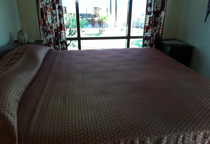 בקתה, Temple Cafe & Seaside Cottages