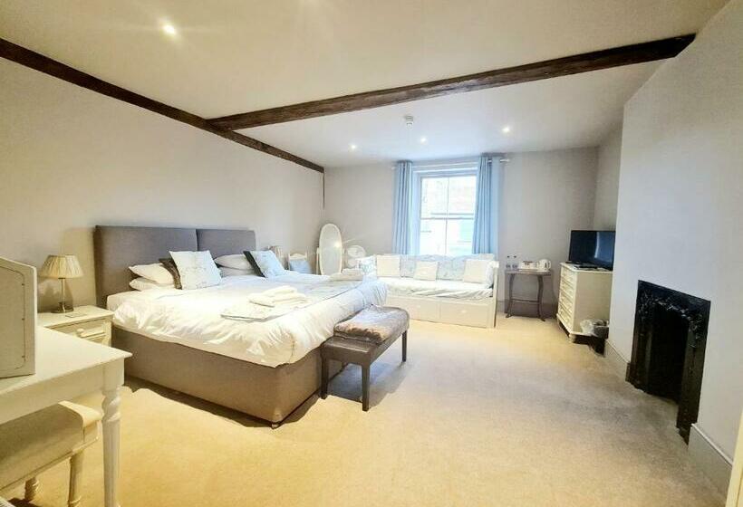 חדר משפחתי דלוקס, The Harvard Inn