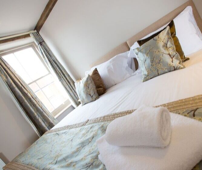 חדר דלוקס, The Harvard Inn