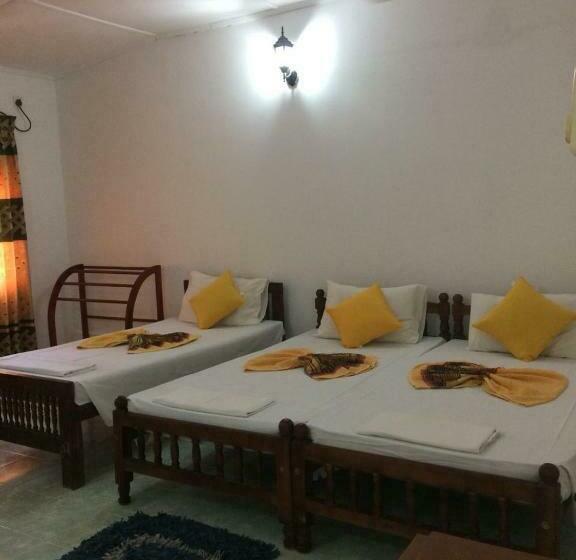 Трехместный Номер Стандарт с Балконом, White Villa
