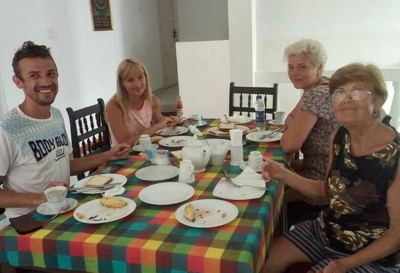 Трехместный Номер Стандарт с Балконом, White Villa