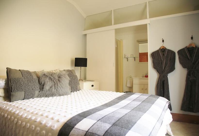 스탠다드 룸, The Gables B&b