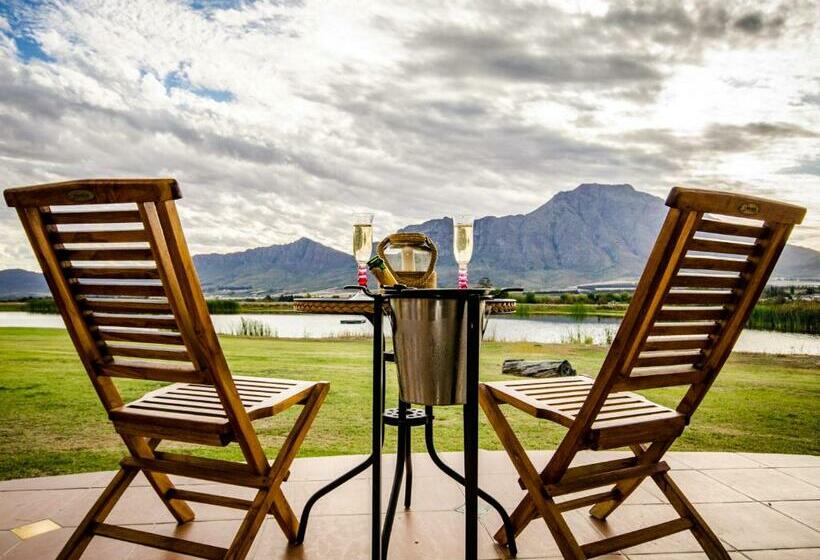 סטודיו דלוקס, Reflections Guest Farm