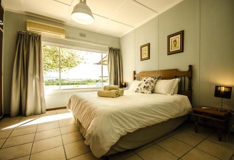 Дом 4 Спальни, Reflections Guest Farm