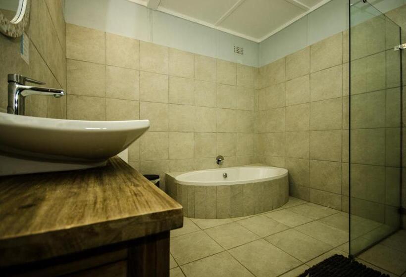 בית, 4 חדרי שינה, Reflections Guest Farm