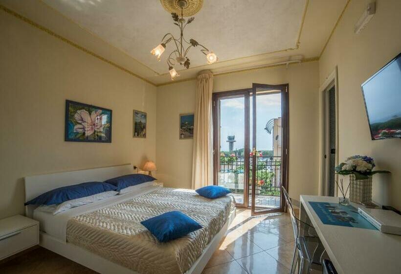 اتاق لوکس با بالکن, Airport House B&b