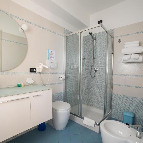 اتاق لوکس با بالکن, Airport House B&b