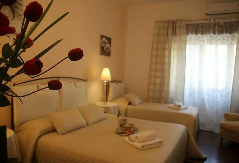 اتاق استاندارد سه تخته با سرویس بهداشتی مشترک, Casamore Rooms