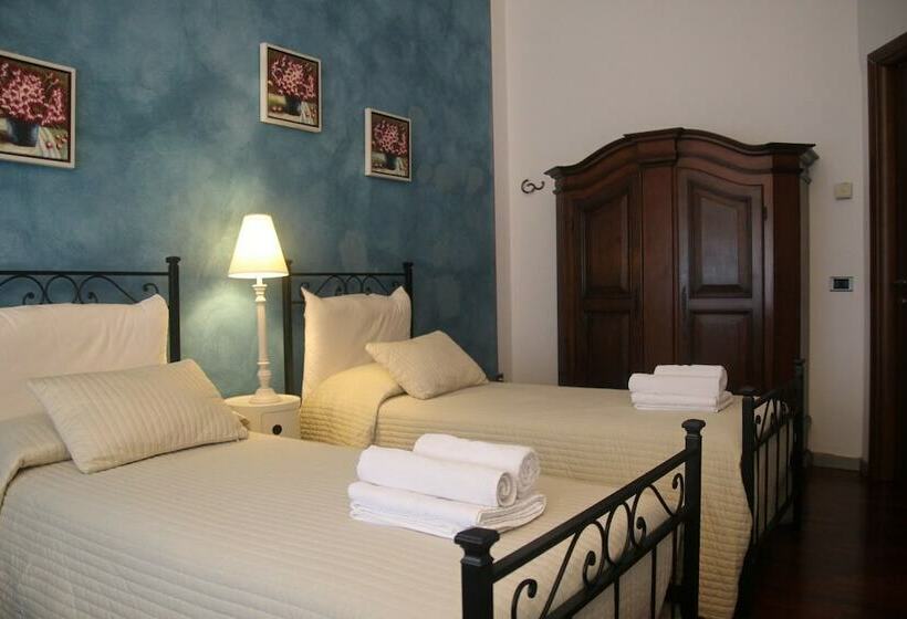 اتاق استاندارد با سرویس بهداشتی مشترک, Casamore Rooms