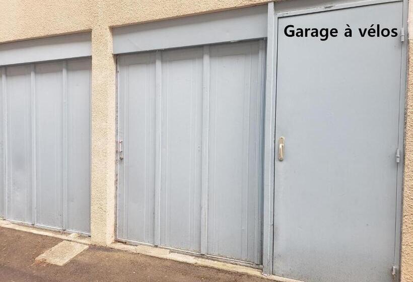 غرفة قياسية ثلاثية حمام مشترك, Hébergement Artense