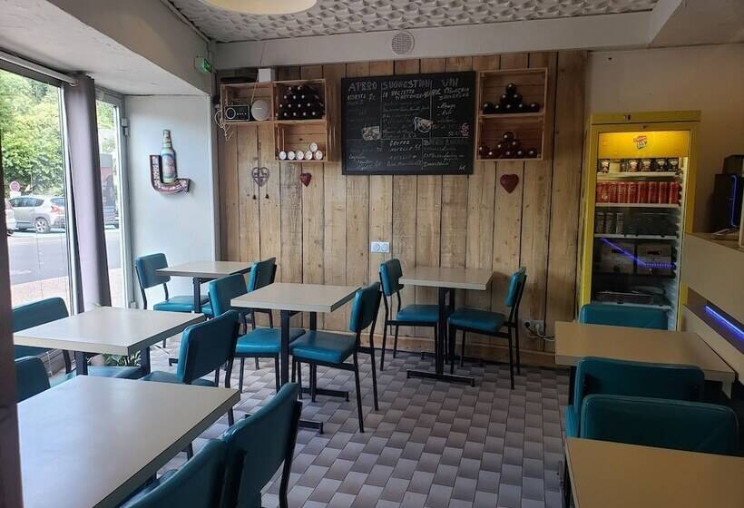 غرفة قياسية ثلاثية حمام مشترك, Hébergement Artense