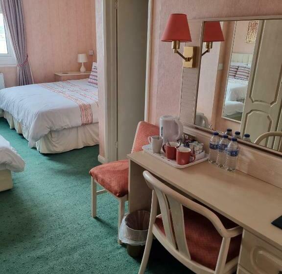 海景豪华三人间, The Sands