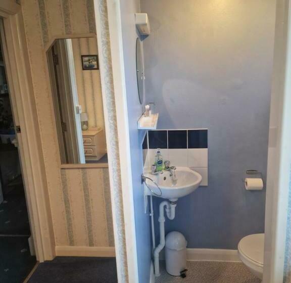 标准单人间, The Sands