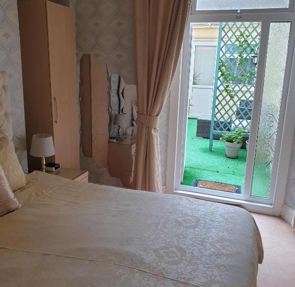 标准间带露台, The Sands