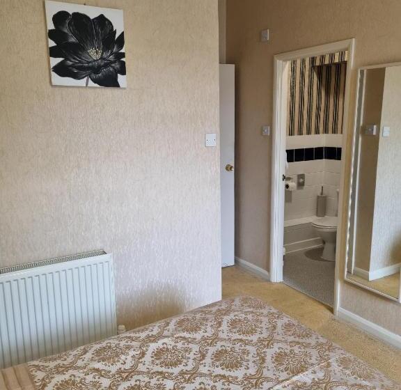 标准三人间, The Sands