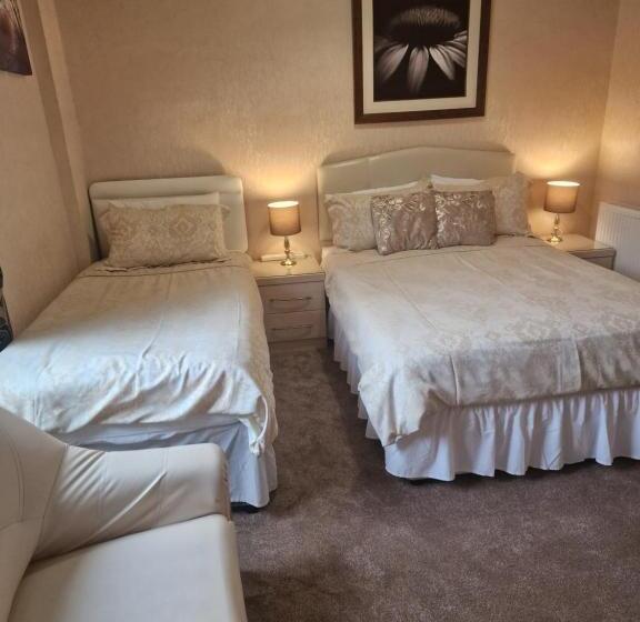 标准三人间, The Sands