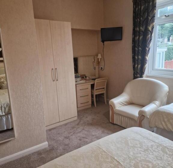 标准三人间, The Sands