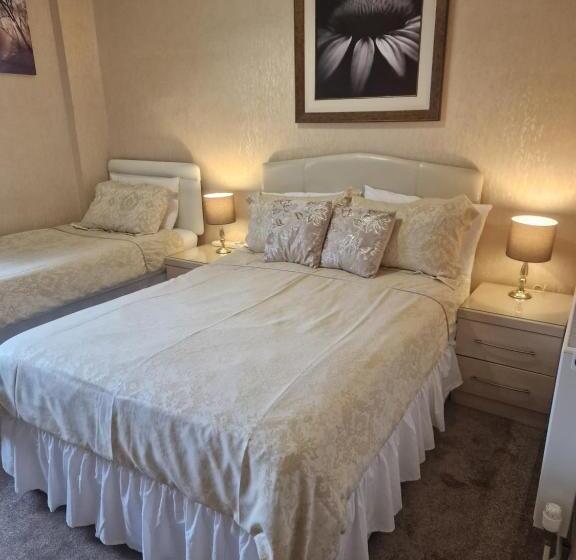 标准三人间, The Sands