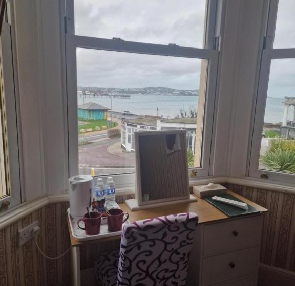 豪华海景房, The Sands