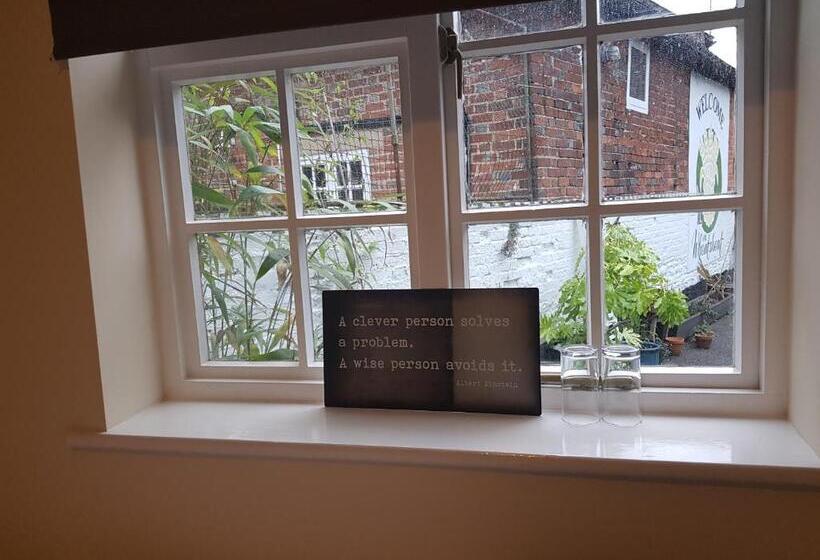 经济房, The Wheatsheaf