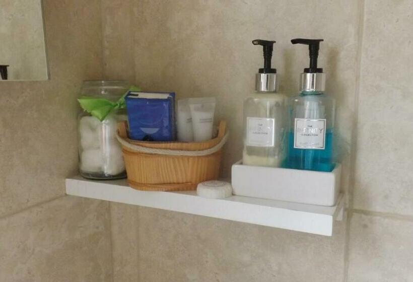 اتاق لوکس, Cedar House B&b