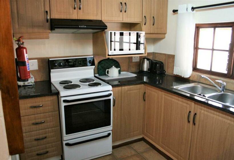 בקתת חדר, Fairways Self Catering