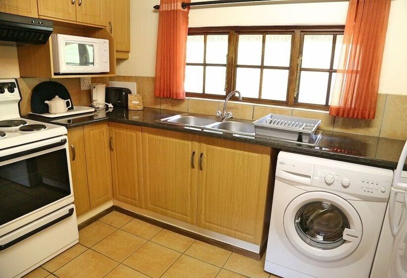 בקתת חדר, Fairways Self Catering