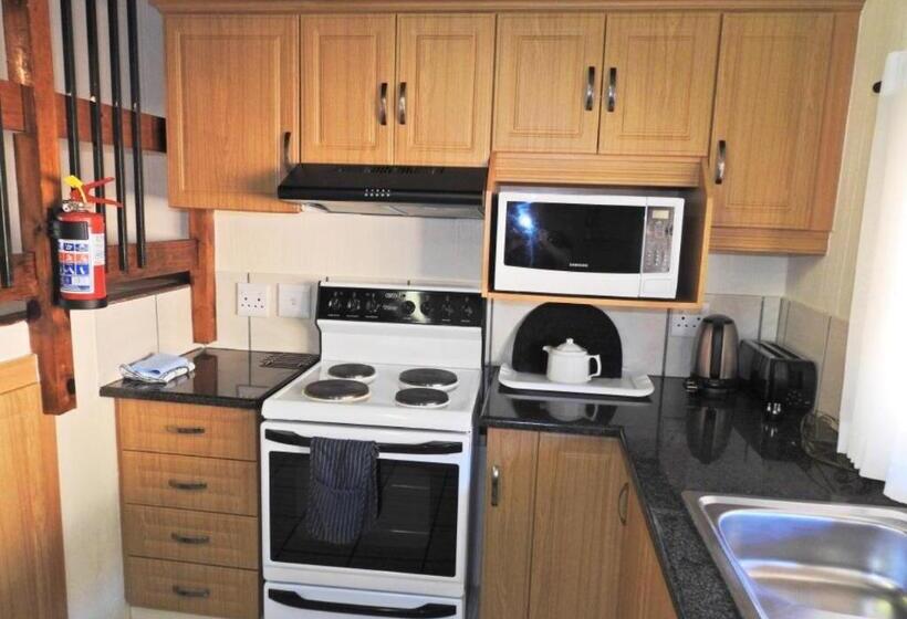 בקתת חדר, Fairways Self Catering