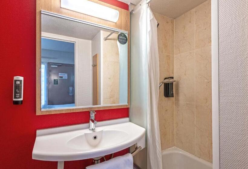 חדר סטנדרט לארבעה, B&b Hotel Quimper Nord Douarnenez