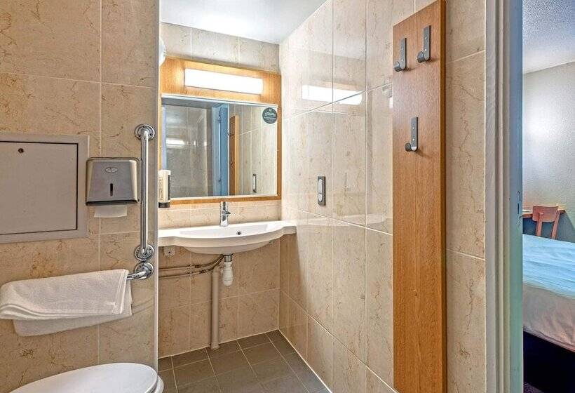 חדר סטנדרט לארבעה, B&b Hotel Quimper Nord Douarnenez