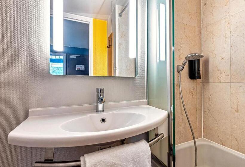 חדר סטנדרט לארבעה, B&b Hotel Quimper Nord Douarnenez