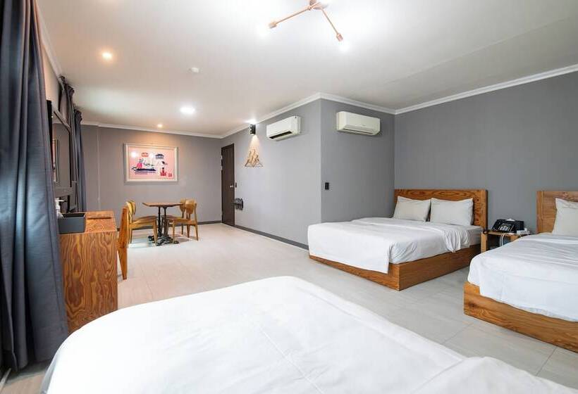 חדר משפחתי, Gung Business