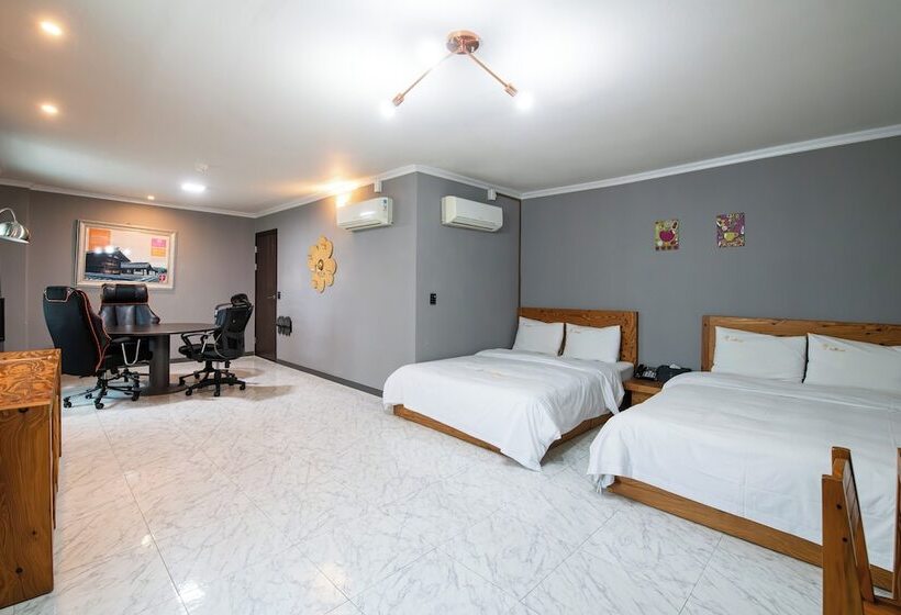 חדר משפחתי, Gung Business