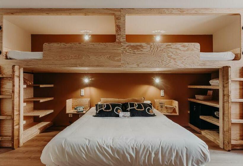 חדר משפחתי, Hôtel Palmito