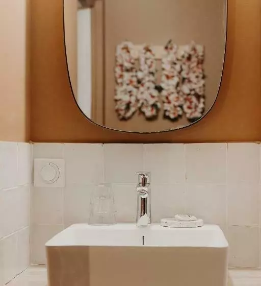 Perhehuone, Hôtel Palmito