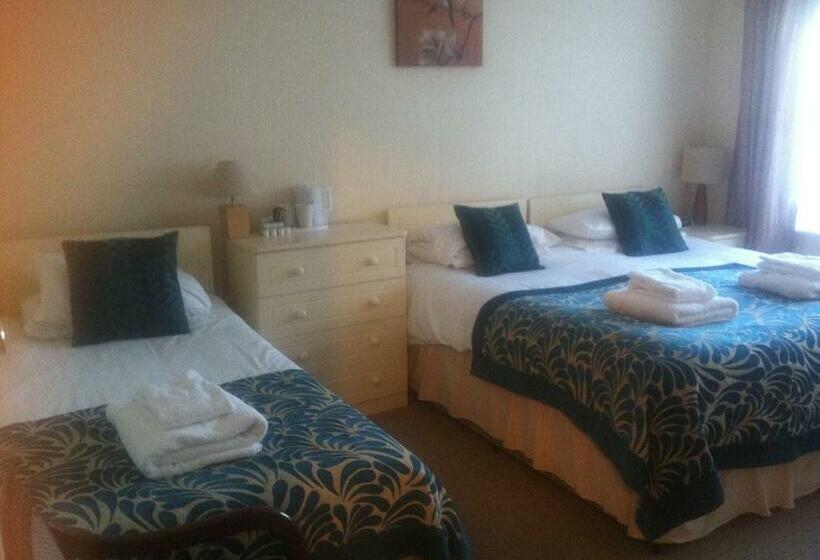 家庭间, Rivelyn Hotel Bar & Restaurant