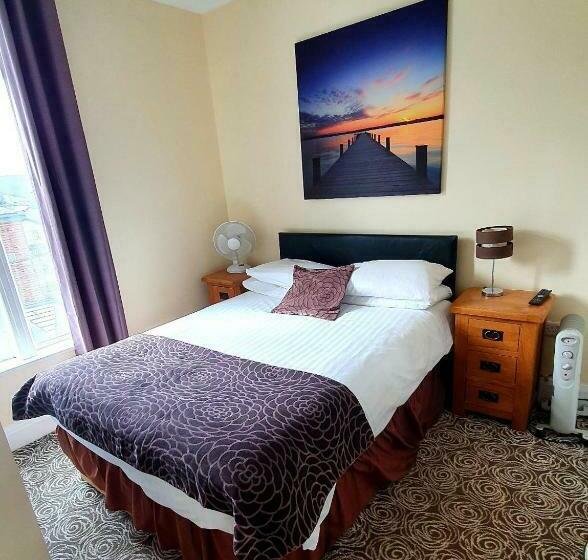 经济房, Rivelyn Hotel Bar & Restaurant