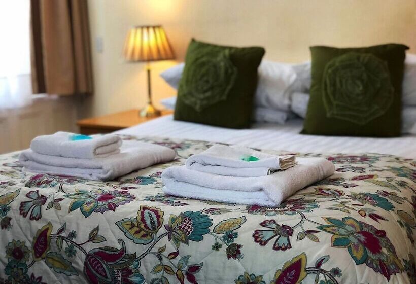 经济房, Rivelyn Hotel Bar & Restaurant