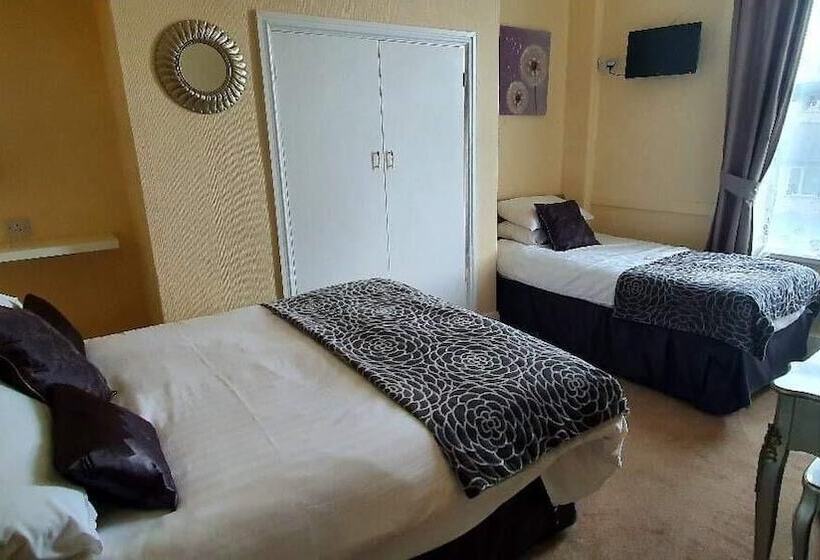 家庭间, Rivelyn Hotel Bar & Restaurant