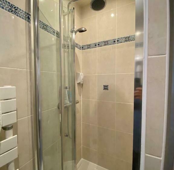 اتاق استاندارد, Studia