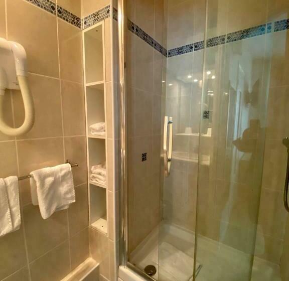 اتاق استاندارد, Studia